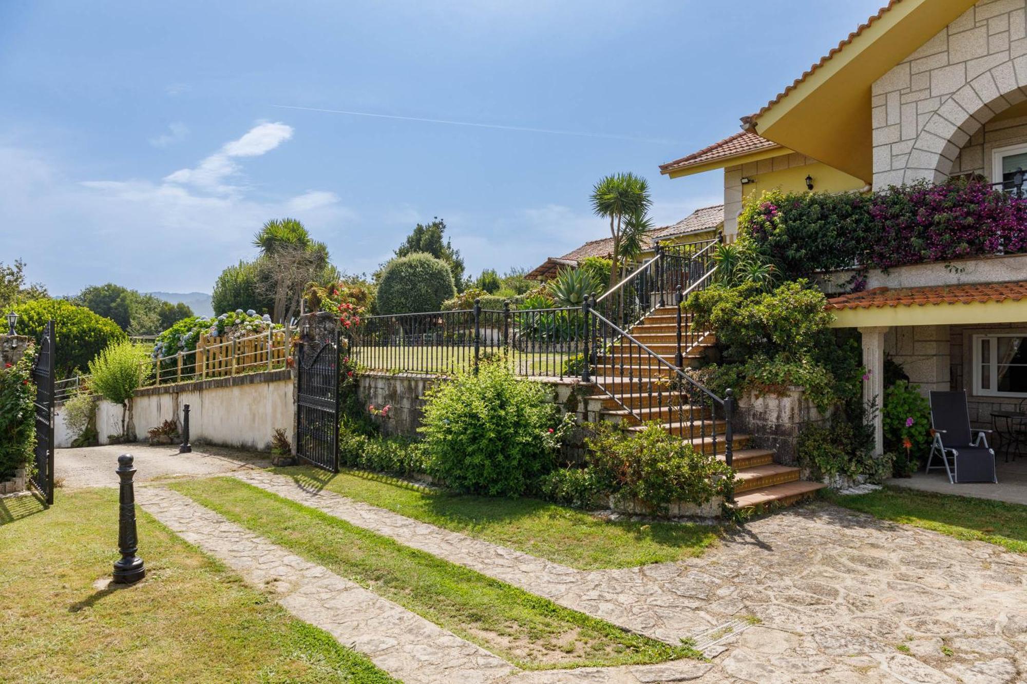 Apartamento con jardin en un chale Bueu Exterior foto